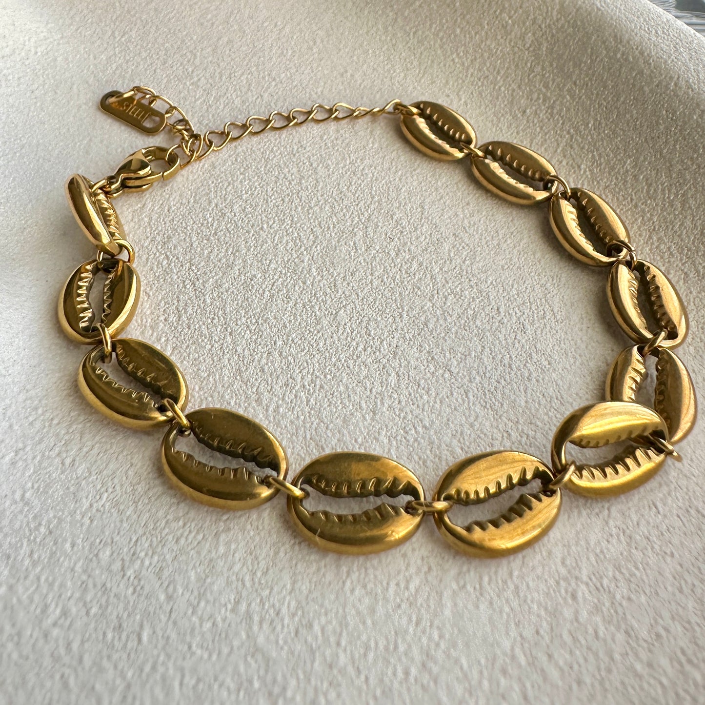 Shelly bracelet