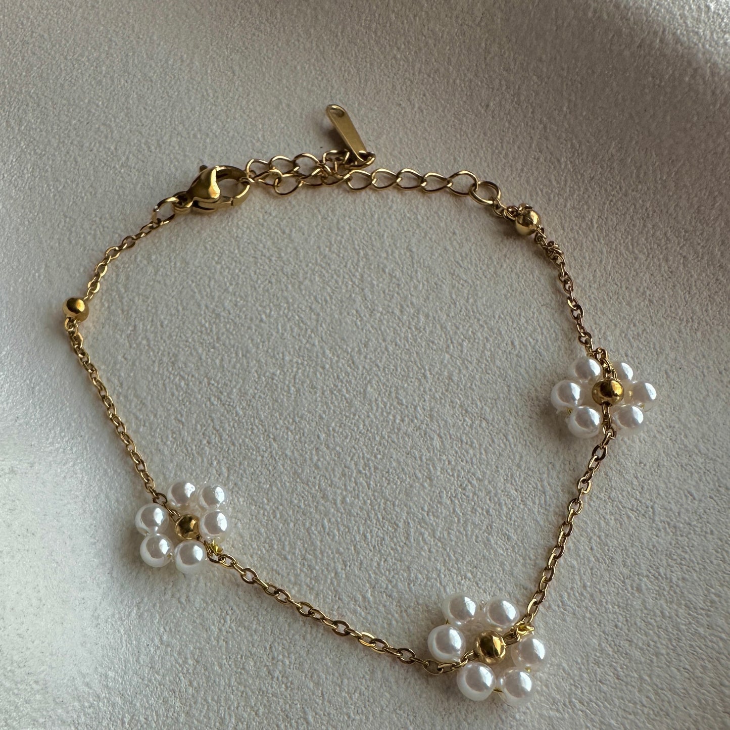 Gold plated bracelet with pearl flower charms
