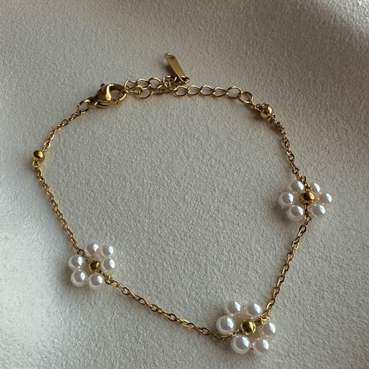 Gold plated bracelet with pearl flower charms